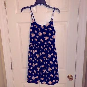 Short sleeveless dress
